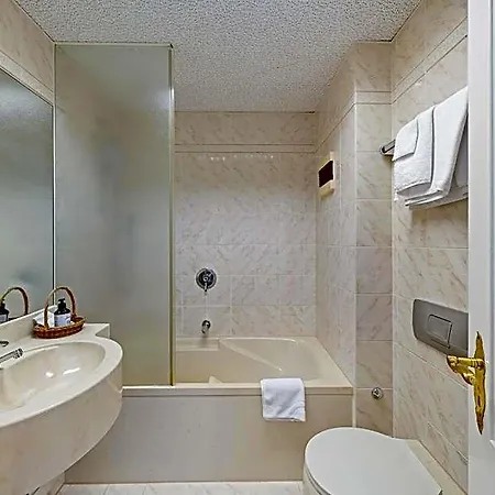 Hotell Mozart 3*